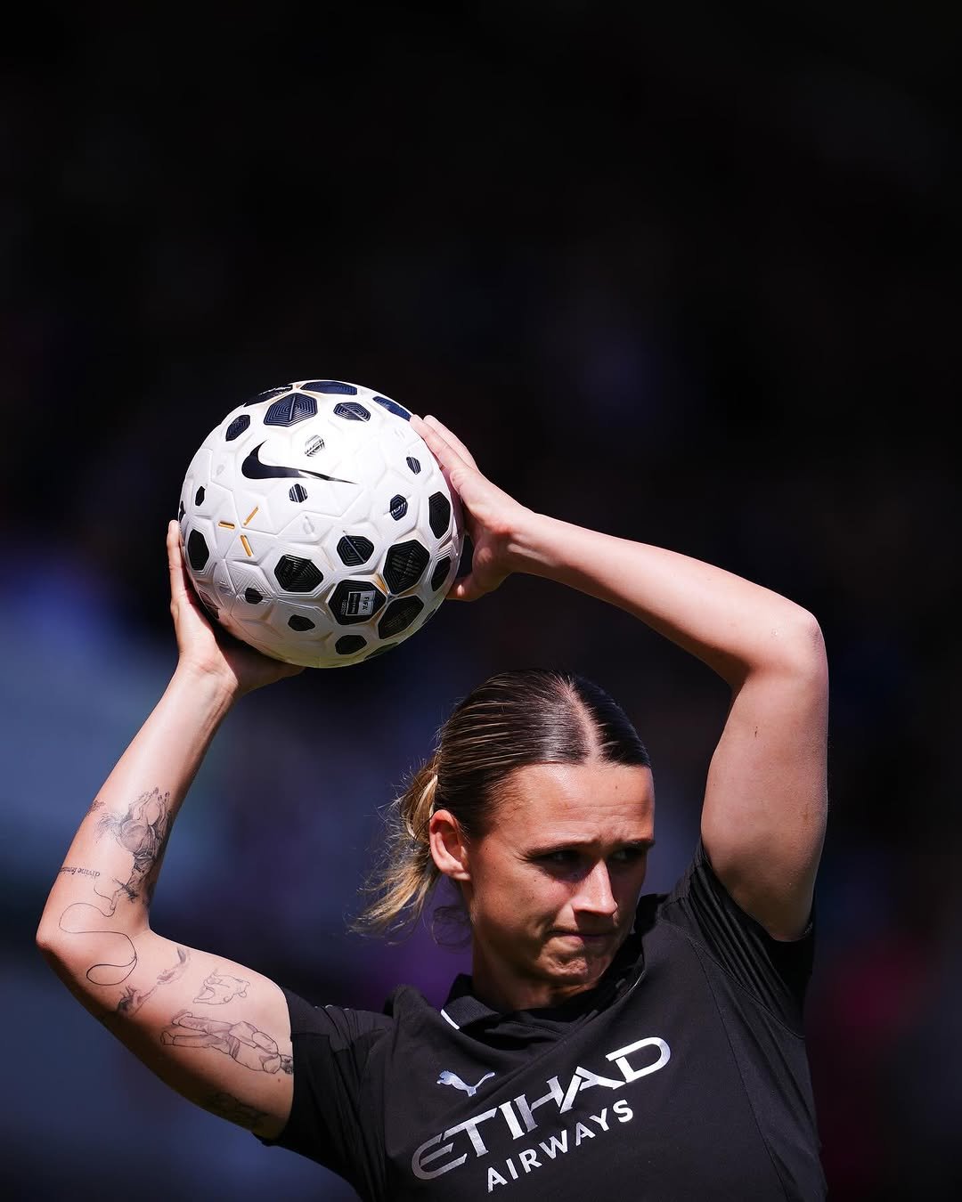 Photo by Manchester City Women on April 25, 2026. May be an image of football, soccer, ball, sports equipment, stadium and text that says 'TIHAD TILAD AIRWAYS AIRWAYS'.