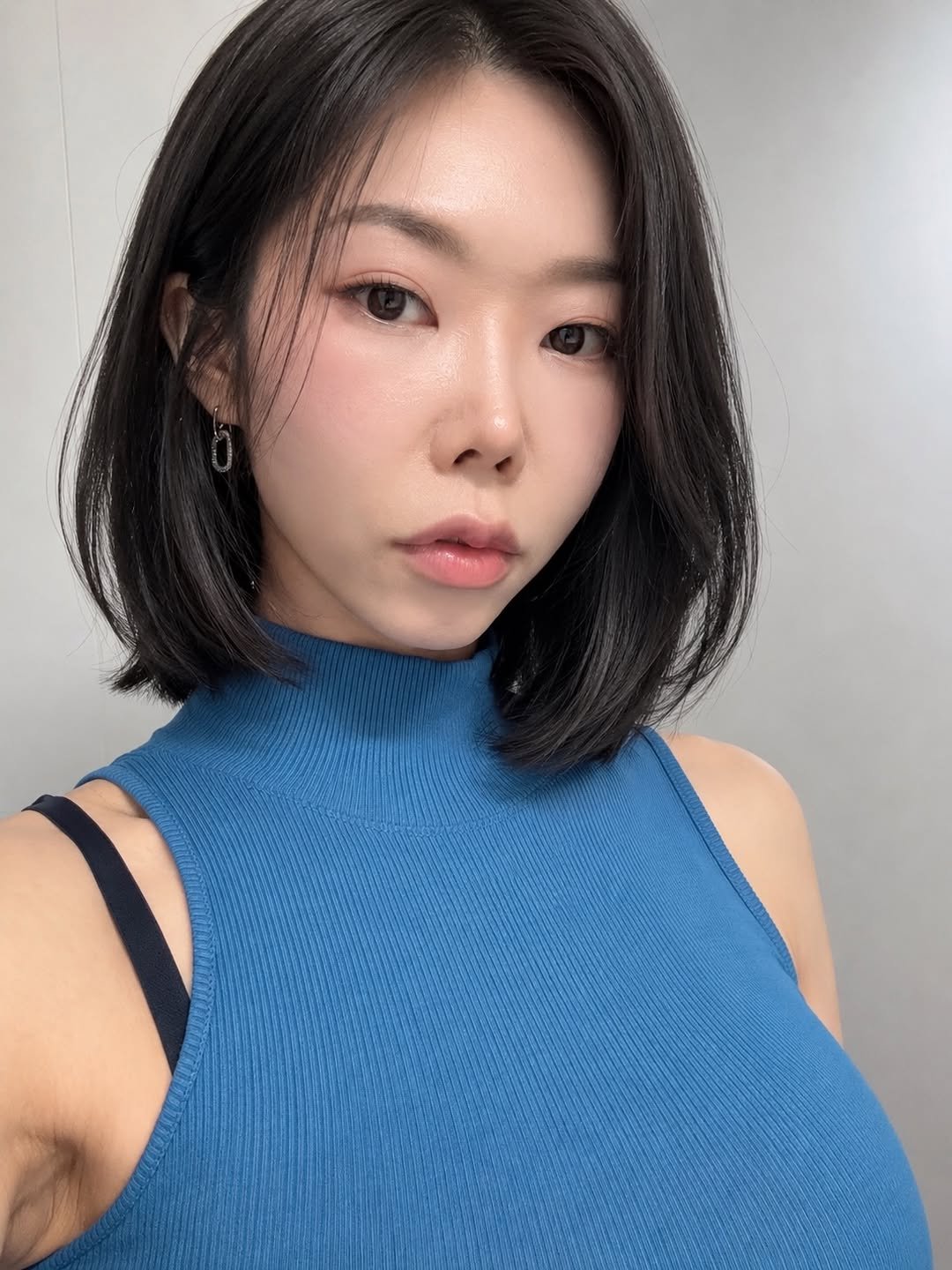 mandoo__bella 게시물 이미지: 요즘 단발이 예뻐보여서 말했다가 
여러명한테 뜯어말림 당하는중 …
제일 많이 까는...