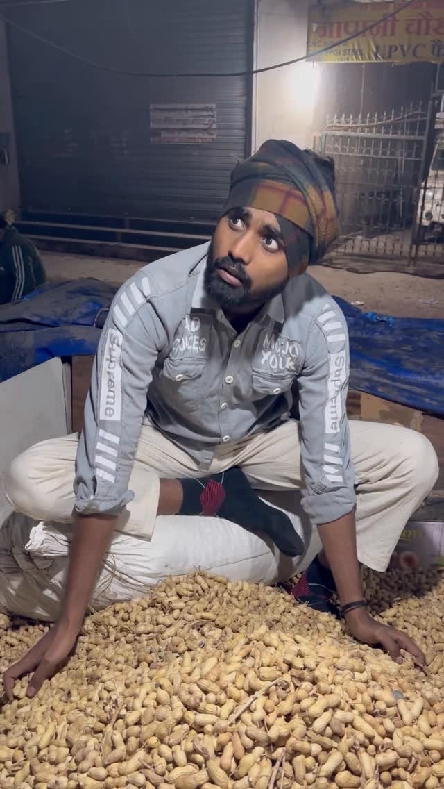 mangru_filmz 게시물 이미지: Or lele free me mumfhali😂

#explore #viral...