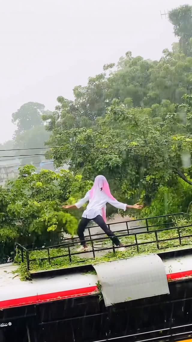 manikanth_fc 게시물 이미지: White chunni 🤍🌧️✨

#reels #instagram...