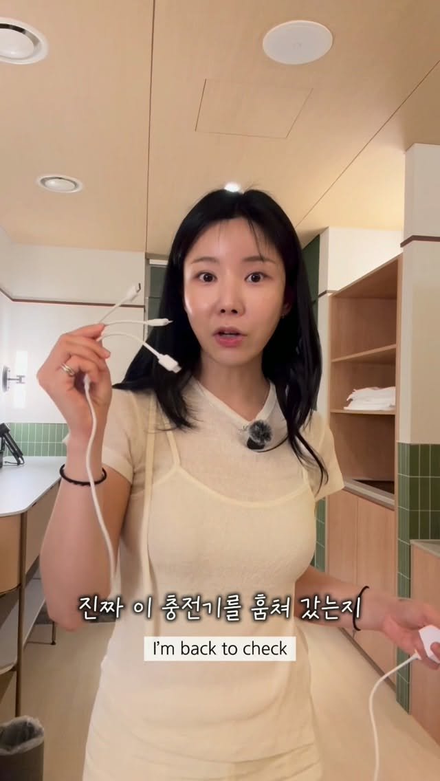 mansionbridge 게시물 이미지: 6개월 전, 목욕탕 락커장에 충전기를 설치한 
영상을 올렸더니~~

“도난...