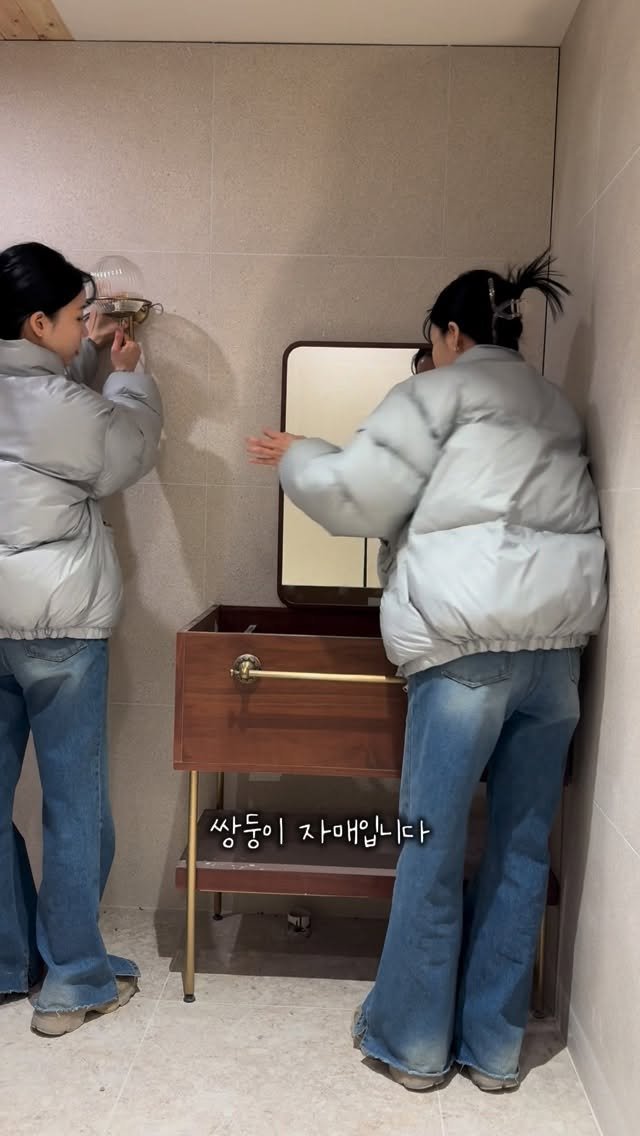 mansionbridge 게시물 이미지: 오늘 중국에서 제작해 온 조명들이 드디어 들어왔어요✨
제작 가구들이랑 같이 셋팅해서...