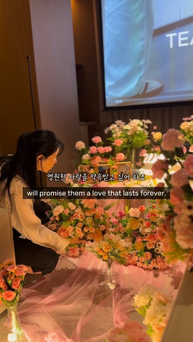 mansionbridge 게시물 이미지: 사람들은 결혼을 통해
영원한 사랑을 약속받고 싶어 하죠.

하지만 사실
영원히...