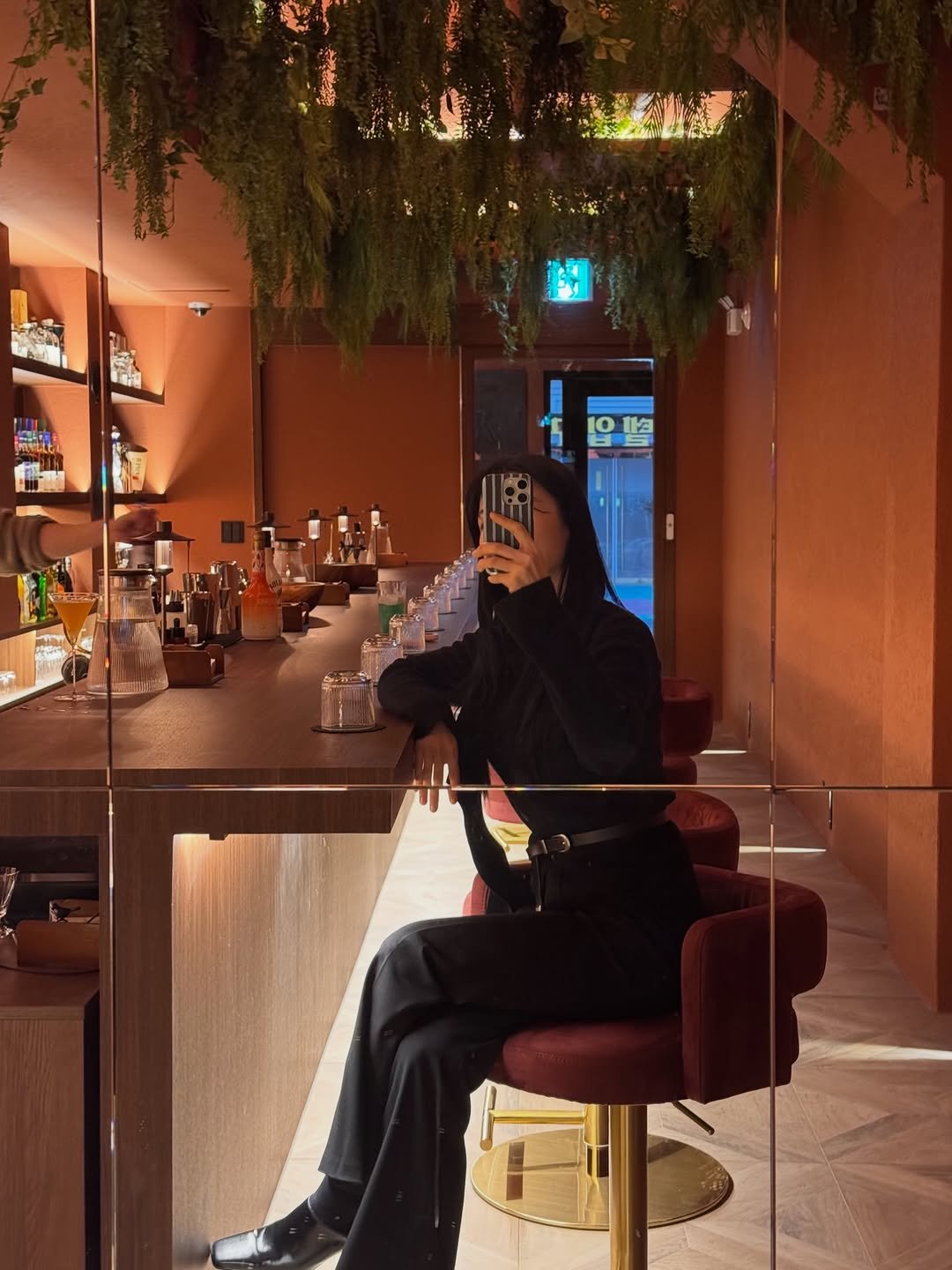 Photo by 하도아의 대저택 | 호텔 맨션브릿지 on February 16, 2026. May be an image of drink, mirror, indoors and text.