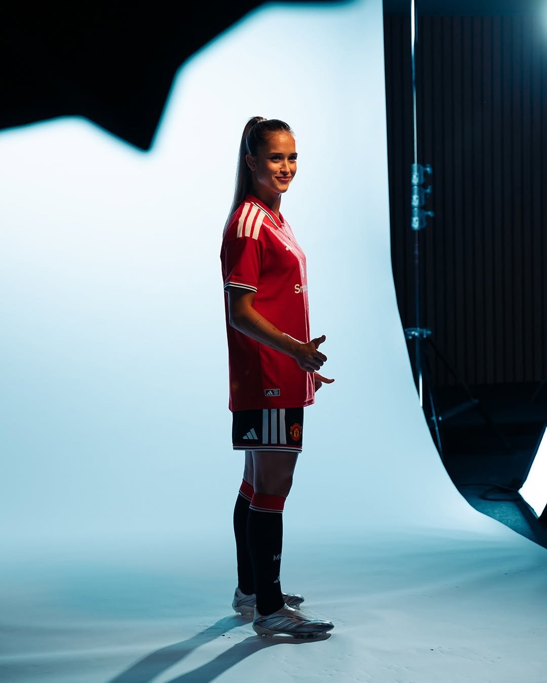 manutdwomen 게시물 이미지: Andrea loving our new home shirt 🔥💯