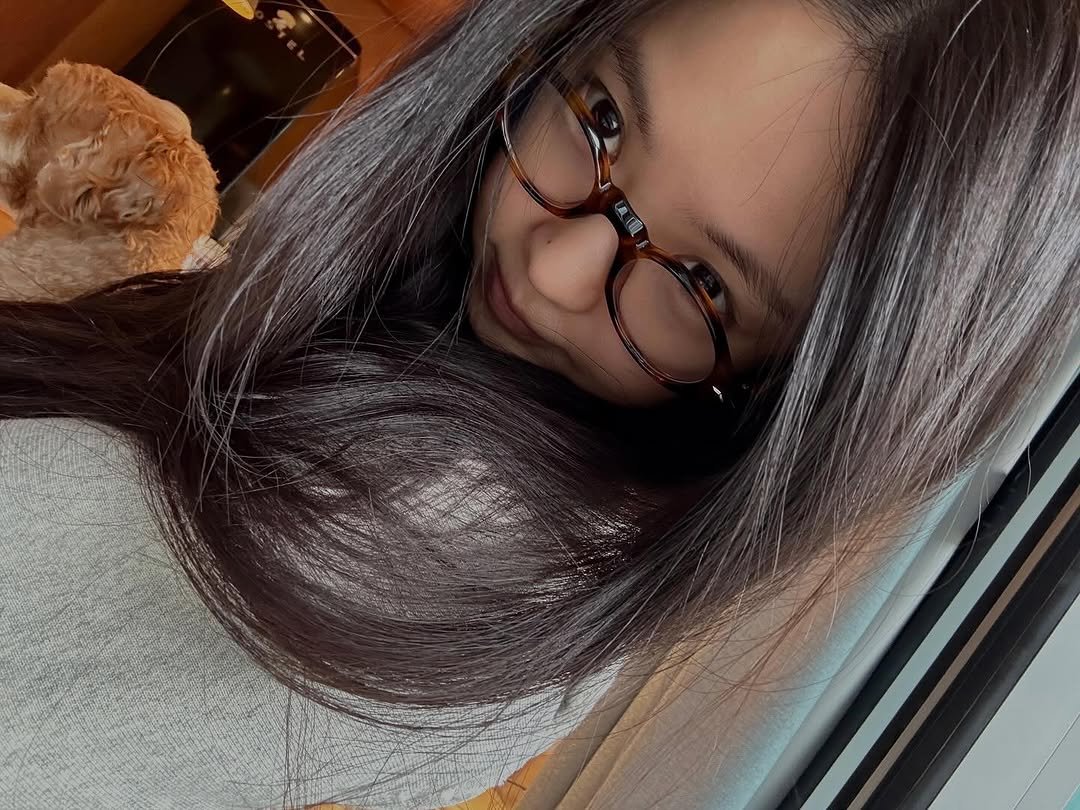 Photo by sonnaeun on October 29, 2025. May be a selfie of one or more people, hair, slow loris, eyeglasses, fur and text.