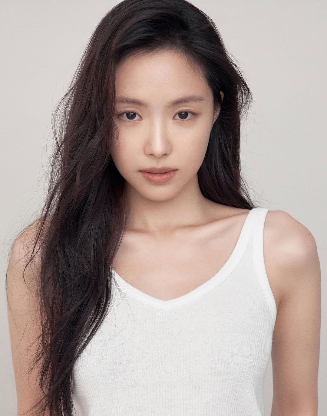 Photo shared by sonnaeun on August 10, 2025 tagging @hongjanghyun, @iljung_lee, @iammaeng, @jwidecompany, and @limjin_fashion.