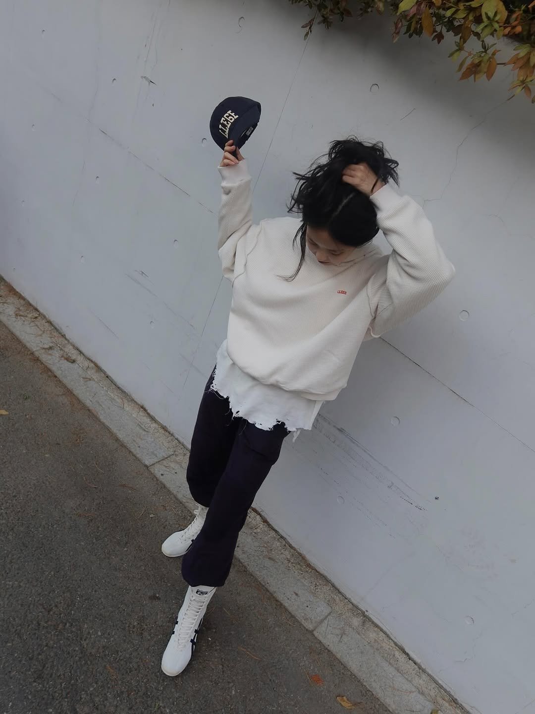 Photo shared by sonnaeun on November 05, 2025 tagging @onitsukatigerofficial, and @onitsukatigerkr. May be an image of hat, duffle coat, top, sweatpants and text.