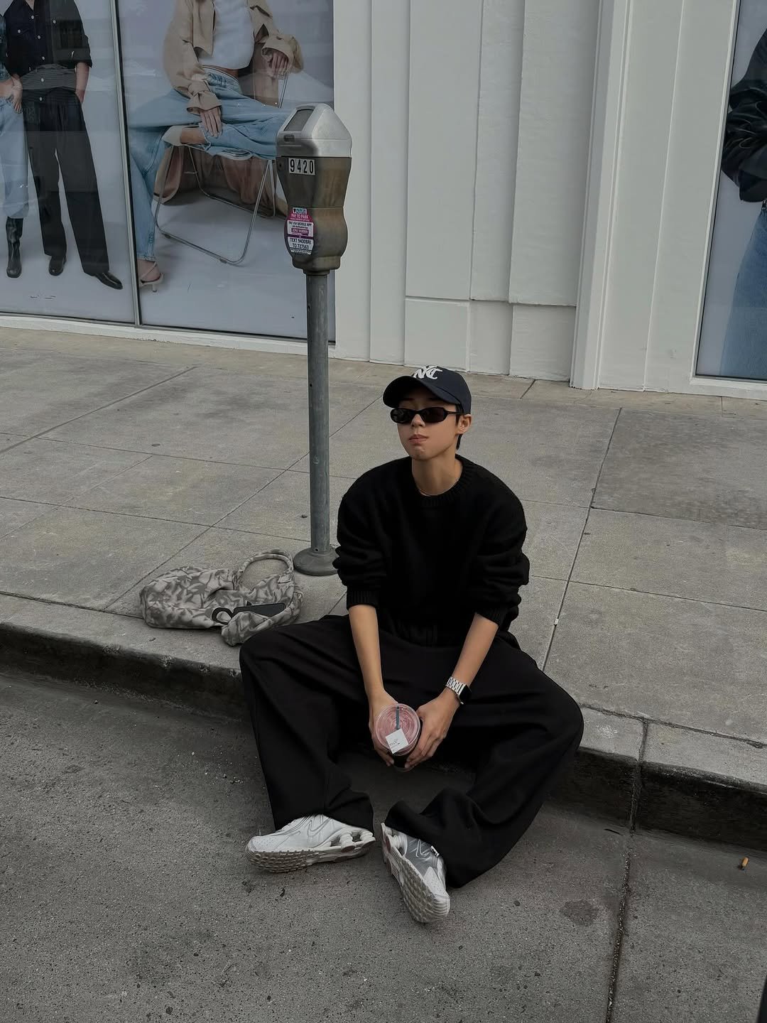 Photo by 김시윤 KIM SIYOON on October 08, 2025. May be an image of 3 people, phone, sweatpants, street and text.