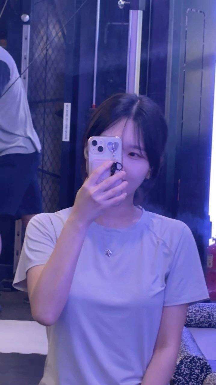 march_forev 게시물 이미지: 소심 빼꼼샷 모음zip
집 갈 때가 제일 조은 나 🤣 헤헷,,
연휴동안 푹 ~~ 쉬고 #화운완 !!