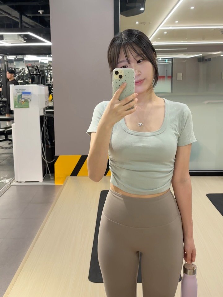 march_forev 게시물 이미지: 케이스랑 옷이랑 세트같던 오늘 룩 👗
#오운완