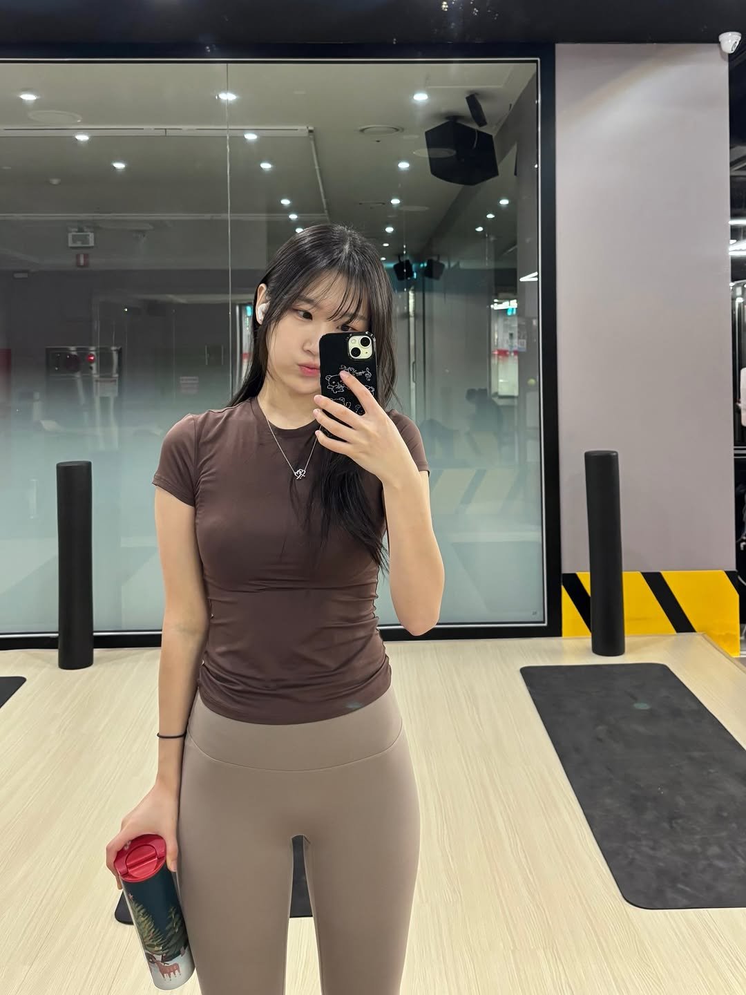 Photo by 짱쎄벽💪🏻 | 헬린이 | 운동기록 | 오운완 on January 28, 2026. May be a selfie of one or more people, biceps, activewear, sportswear, treadmill and text.