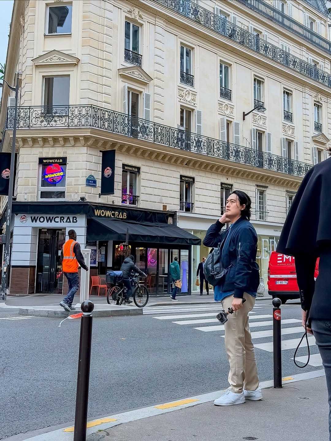 Photo by 삼월라떼 / 고윤태 / 사진 영상 크리에이터 on November 04, 2025. May be an image of street and text.