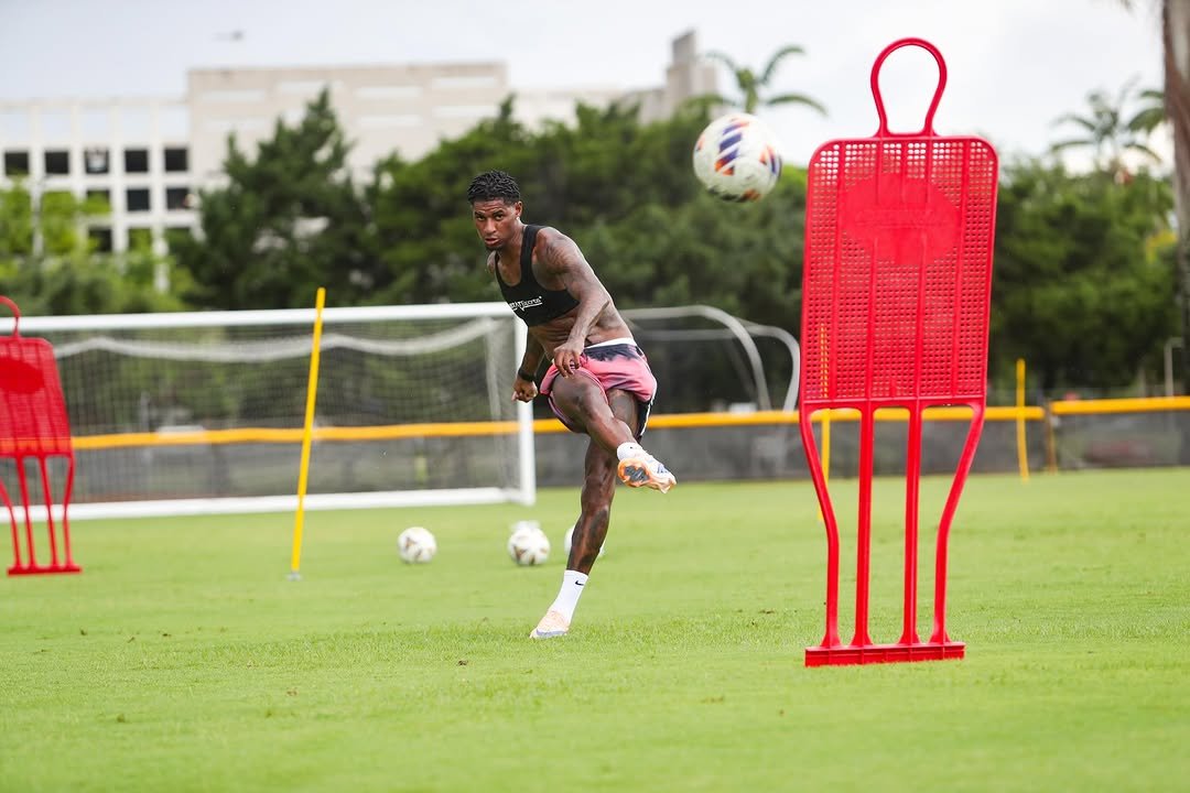 marcusrashford 게시물 이미지: Keep it moving 💪🏾⚽