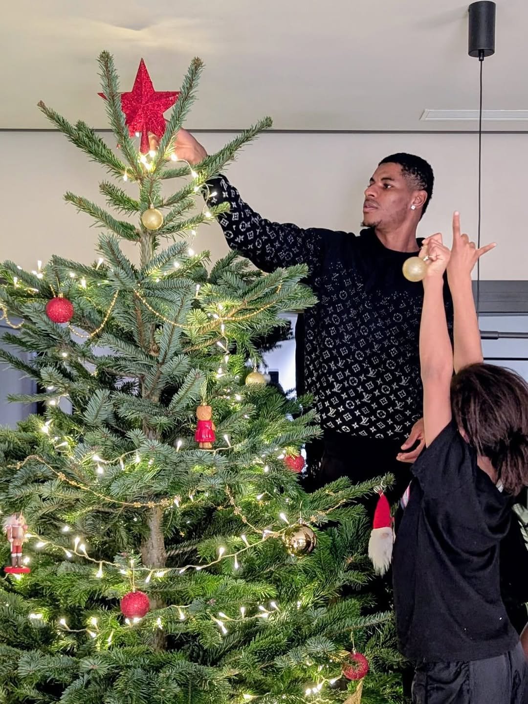 Photo by MR14 on December 24, 2025. May be an image of christmas tree, tinsel and text.