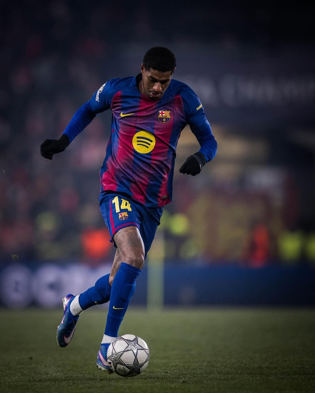 Photo by MR14 on January 21, 2026. May be an image of football, soccer, cleats, ball, stadium and text that says '14 A 商'.