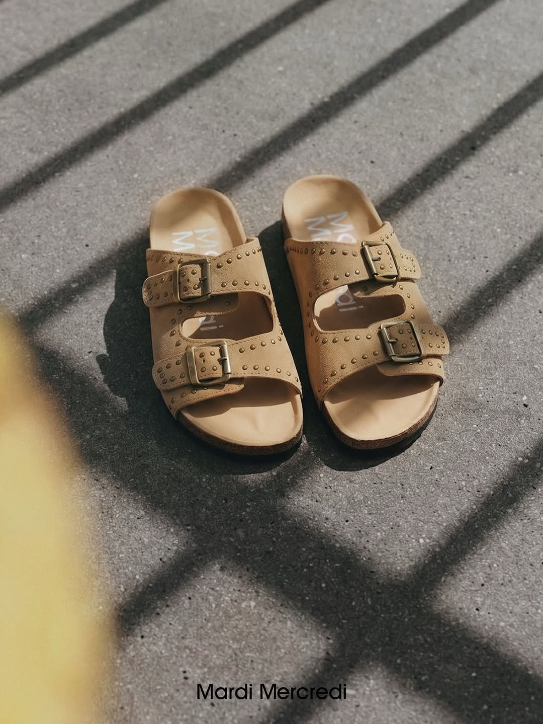 mardi_mercredi_official 게시물 이미지: 🤩
NOW ON SALE

SUMMER SLIPPERS☀️

#MardiMercred...
