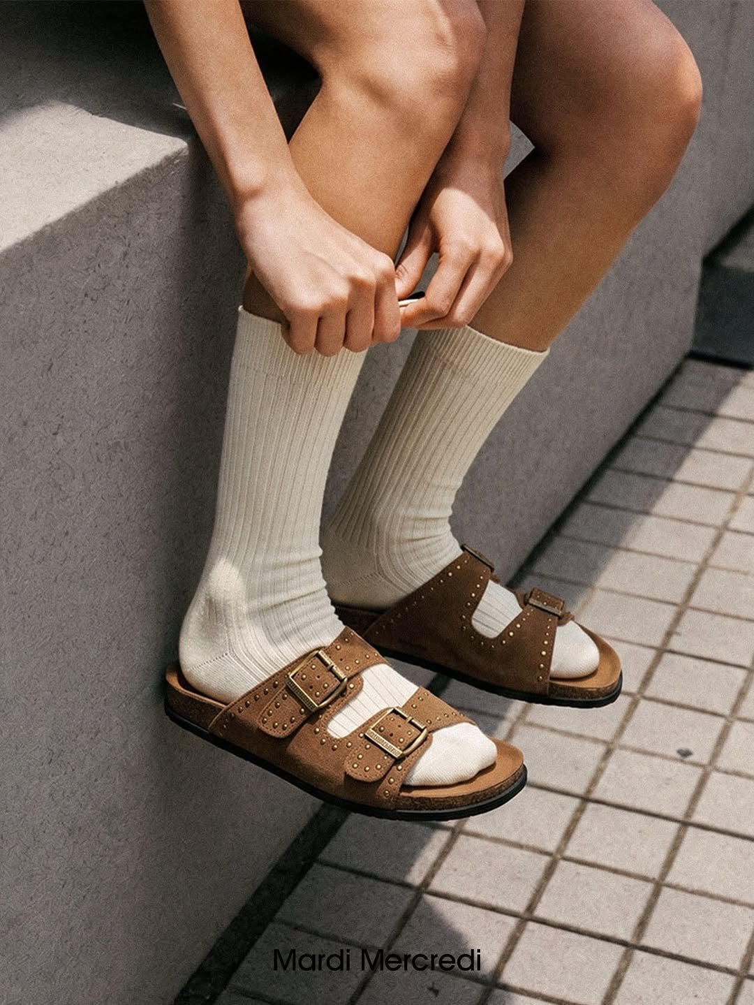 mardi_mercredi_official 게시물 이미지: 🤩
NOW ON SALE

SUMMER SLIPPERS☀️

#MardiMercred...