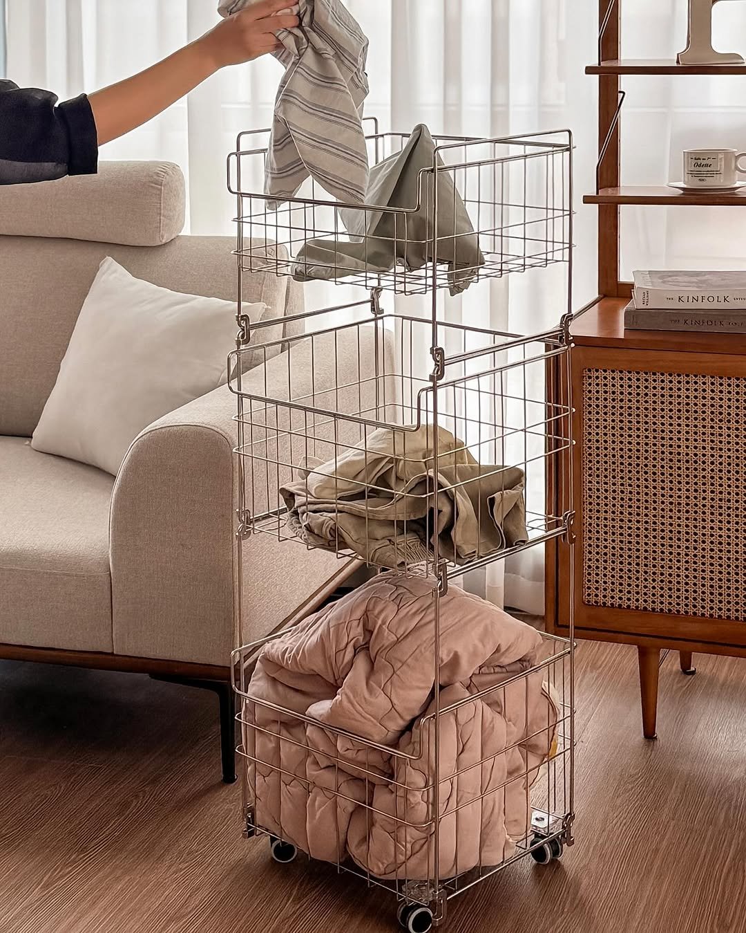 Photo by 마리에뜰 𝙼𝚊𝚛𝚒𝚎𝚝𝚝𝚕𝚎 on October 26, 2025. May be an image of rack, carton, furniture and text.