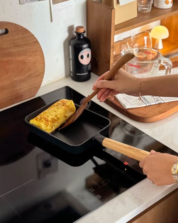 mari__ettle 게시물 이미지: 무쇠인데 이렇게 가벼워도 되나요?
무쇠 팬은 무겁고 관리 어렵다는 편견,
이제는...