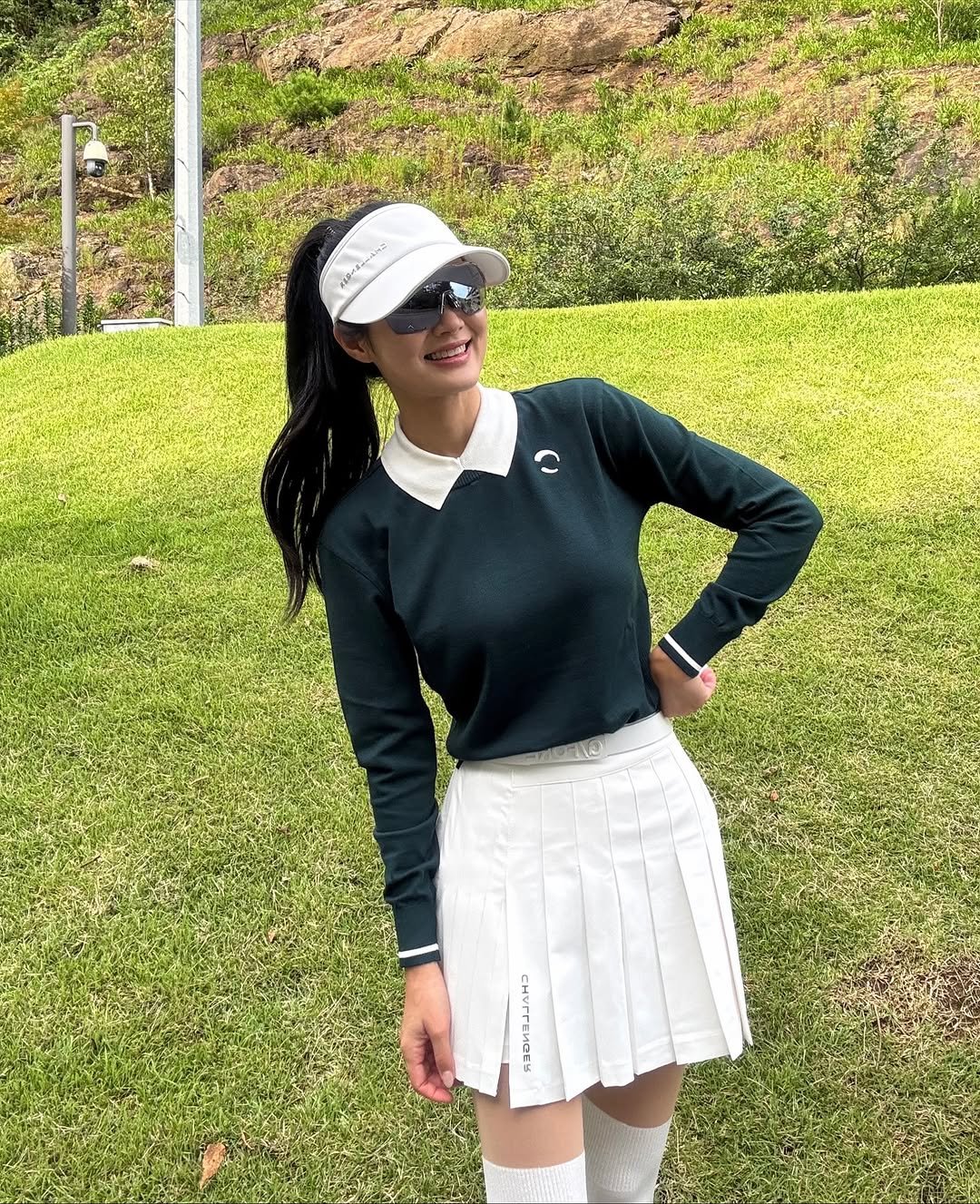 Photo shared by 마리💙 여행하며 골프 on September 24, 2025 tagging @challenger_korea. May be an image of 1 person, golfing, sock, skirt, miniskirt, golf course and text.