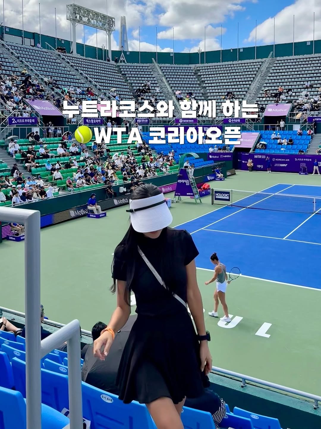 Photo by 마리💙 여행하며 골프 on September 19, 2025. May be an image of 2 people, people playing tennis, racket, stadium and text.