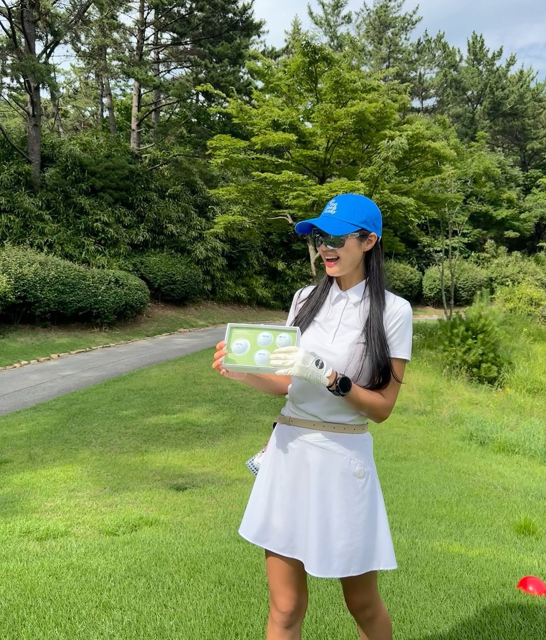 Photo by 마리💙 여행하며 골프 on August 12, 2025. May be an image of 1 person, golfing, golf club, golf course and text.