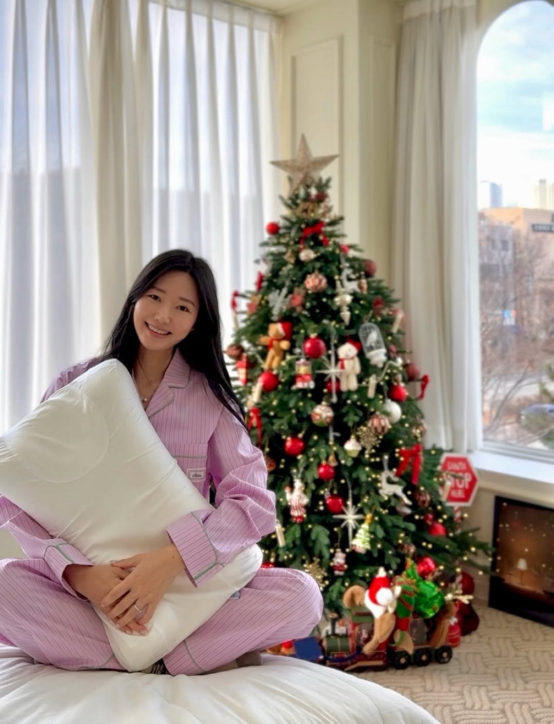 Photo shared by 마리💙 여행하며 골프 on December 20, 2025 tagging @sleepandglow, and @sleepandglow_korea. May be an image of sleepwear, christmas tree, snowman, mattress, bath robe and text.
