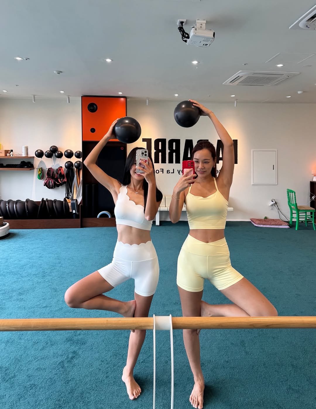 Photo shared by 마리💙 여행하며 골프 on August 12, 2025 tagging @autumn.yb, @wiskiiactive, and @labarre_official. May be an image of 2 people, people practicing yoga, activewear, sportswear, tights and text that says 'nRR! RR S ㅇ BJY FL γα'.
