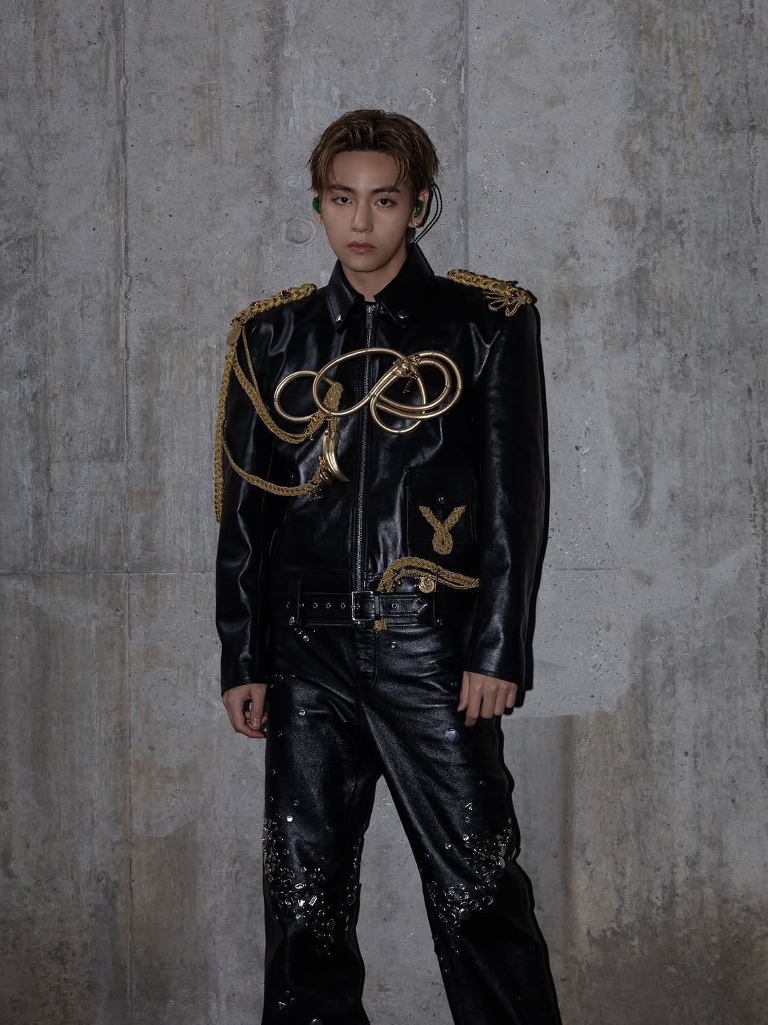 marieclairekorea 게시물 이미지: #광고 셀린느(@celine)의 글로벌 앰배서더인 BTS 뷔(@thv)가 지난...