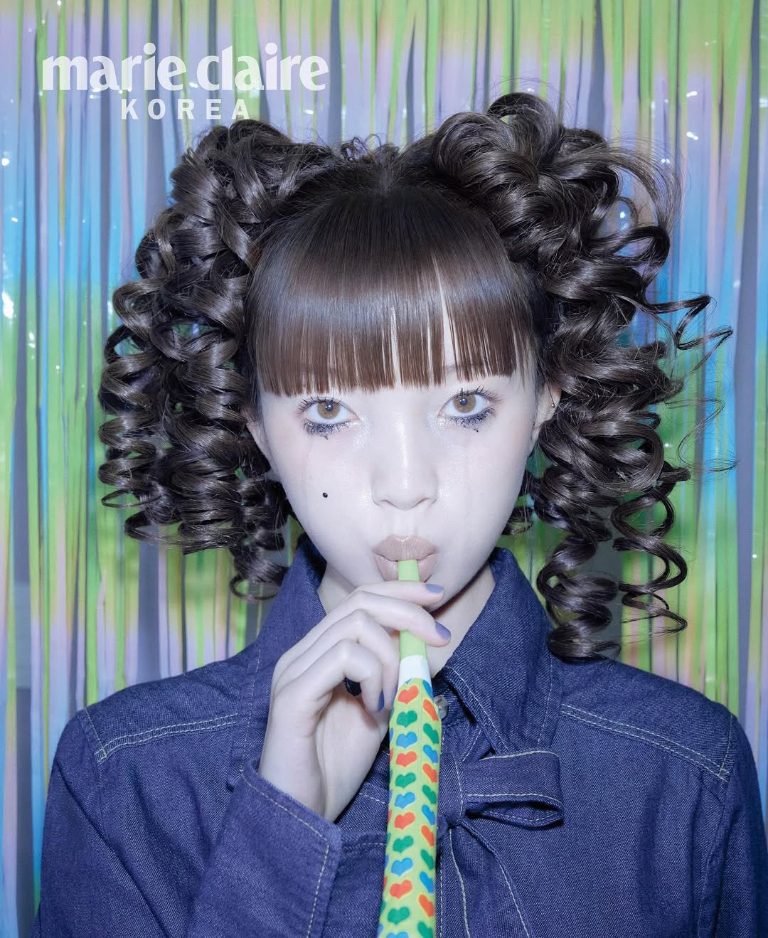 Photo by marie claire korea 마리끌레르 on December 01, 2025. May be an image of one or more people, hair, makeup, hair brush, lollipop, barrette and text that says 'marie. marie.daire daire KOREA KOREAL KOR'.