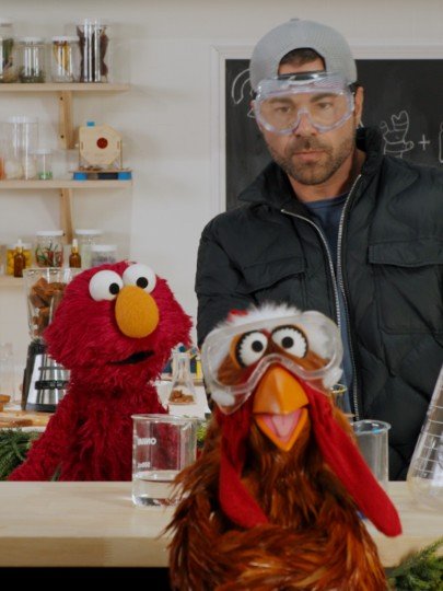 markrober 게시물 이미지: GOGGLE CHECK! 🥽 ELMO AND MARK ROBER’S MERRY...