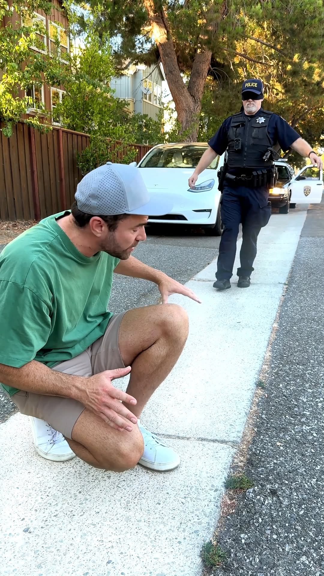 markrober 게시물 이미지: YouTuber Argues With Cop…