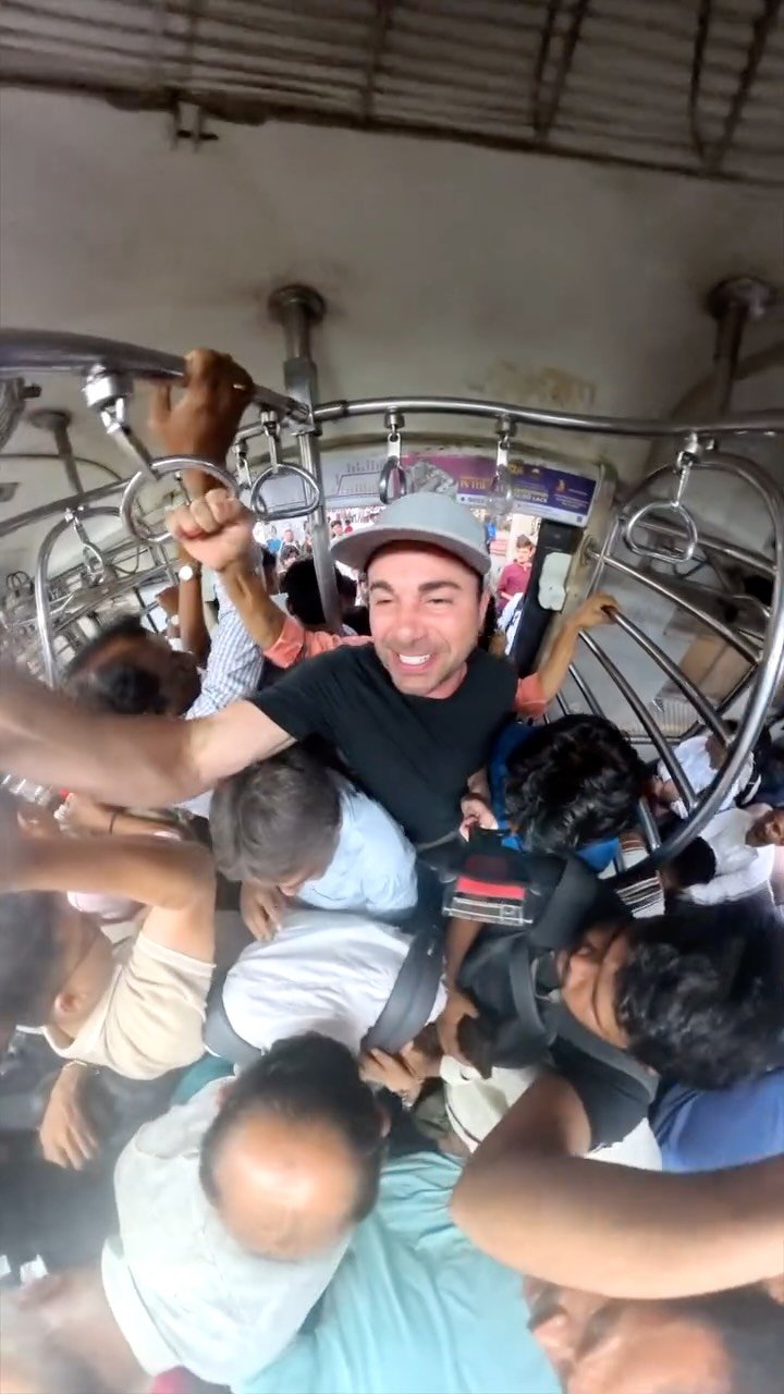 markrober 게시물 이미지: Mark Rober vs India’s Busiest Train ft @carryminati