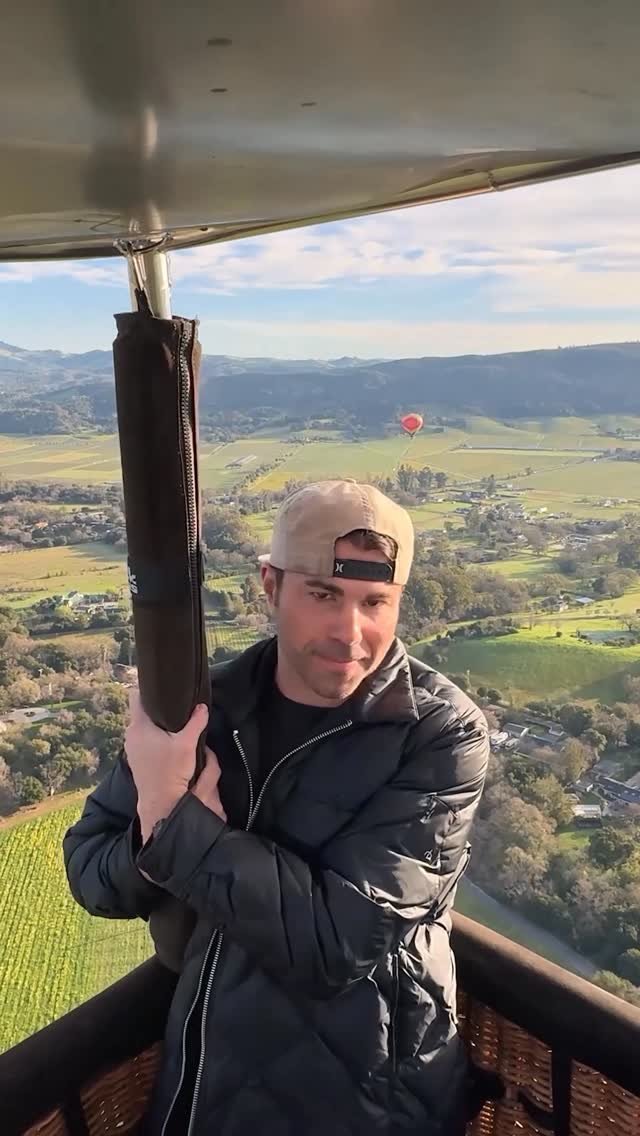 markrober 게시물 이미지: How Do Hot Air Balloons Actually Steer?

Mark...