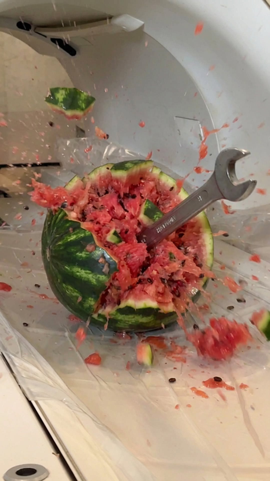 markrober 게시물 이미지: Why MRI Machines Are So Dangerous