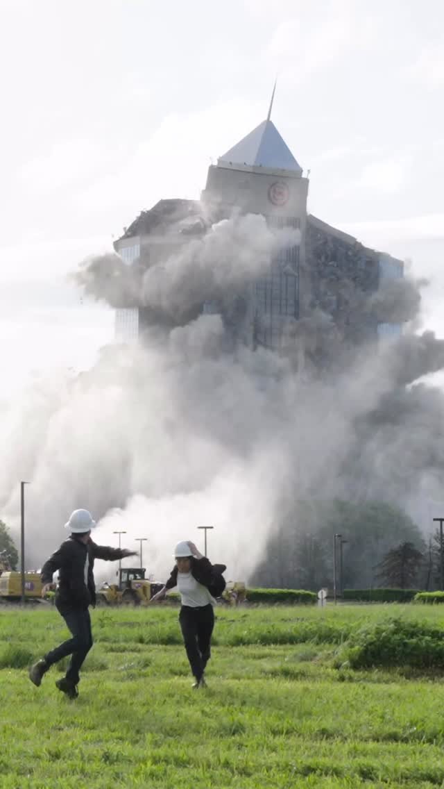 markrober 게시물 이미지: We destroyed a 25 story building with a...