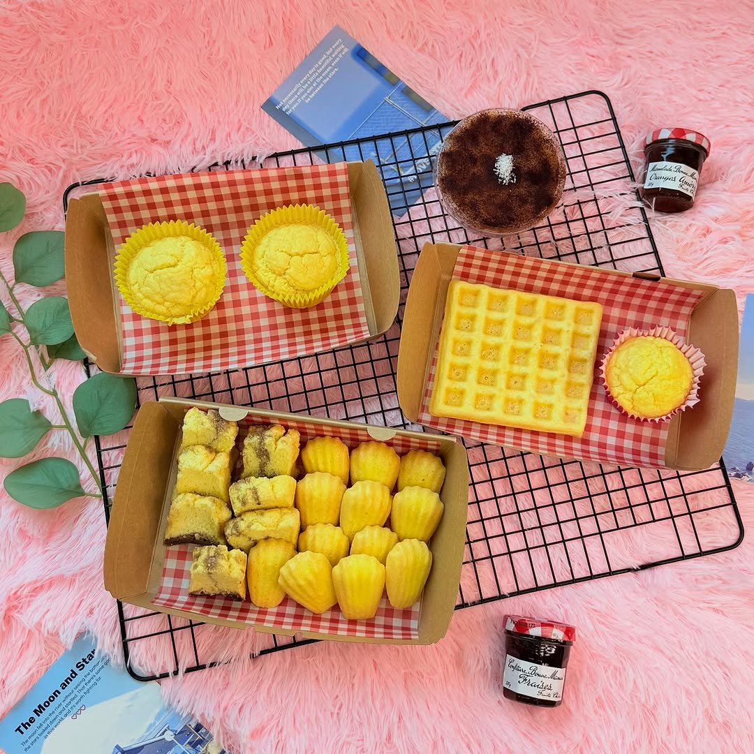 Photo by 애견수제간식/강아지수제간식/펫푸드/마롱가든 in 송파구 석촌동. May be an image of coconut macaroon, cake, hamper, wafer, preserves, cornbread, muffin, picnic and text.