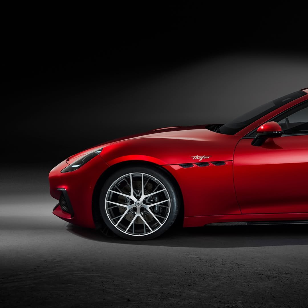 Photo by Maserati Japan | マセラティ ジャパン on April 20, 2026. May be an image of car, roadster, wheel and text.
