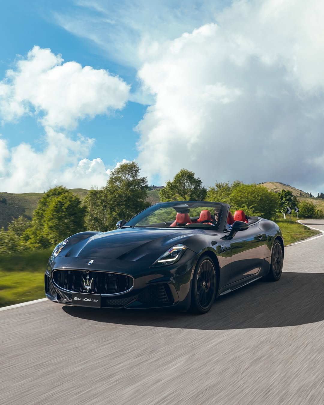 maseratijp 게시물 이미지: GranCabrio
ルーフを開けて、味わい尽くす
景色や香り、そしてV6サウンド

詳細はプ...