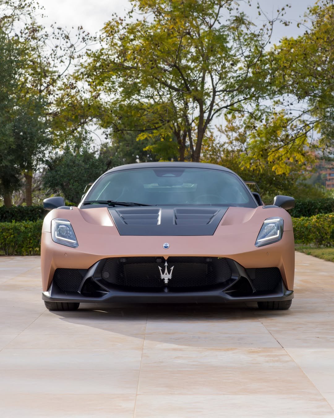 Photo by Maserati Japan | マセラティ ジャパン on April 17, 2026. May be an image of race car, wheel, roadster, road and text.