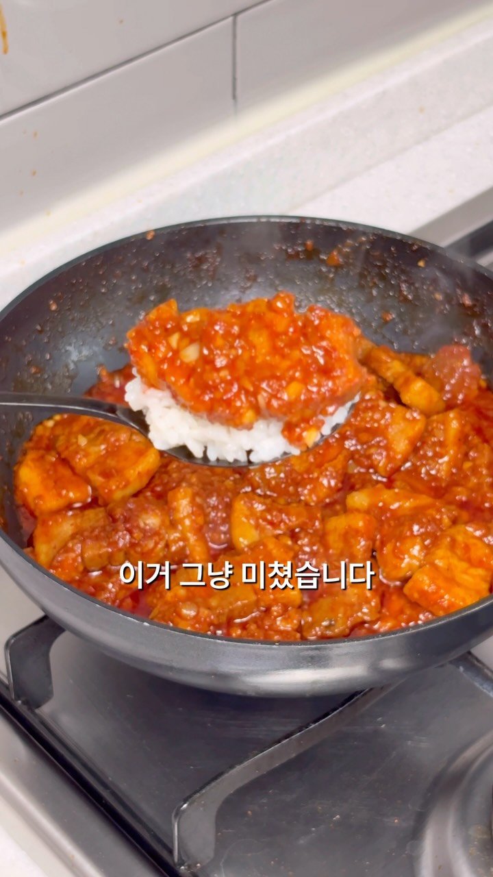 masnangu_ 게시물 이미지: 유명한 맛집 생각나는 마늘폭탄찜 입니다 🧄

제가 매콤한게 땡겨서 남은 삼겹살로...