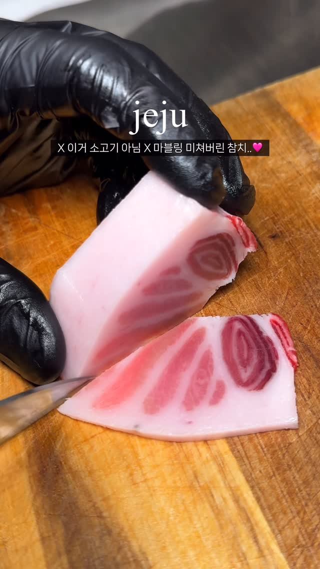 mat.planner 게시물 이미지: 참치인데 식감이 거의 소고기 느낌인 참치집,,
입에 넣자마자 감탄 나오는게...