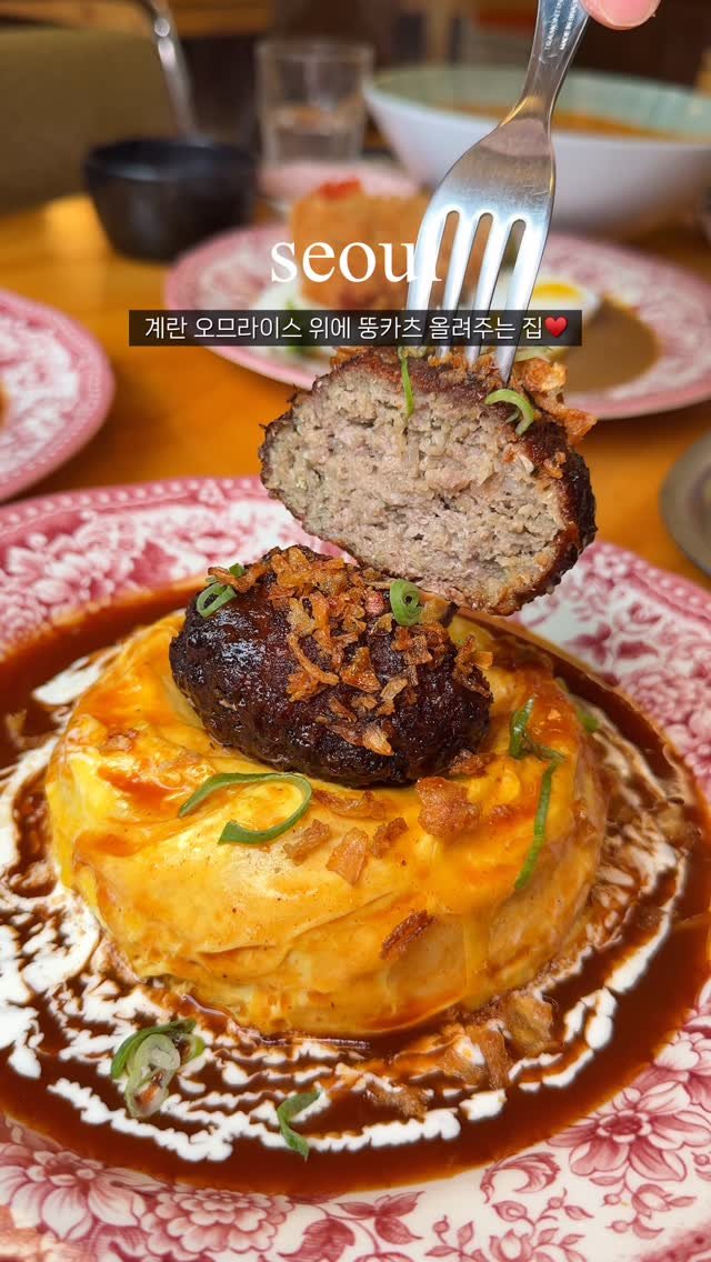 mat.planner 게시물 이미지: 빠작하게 구운 식빵 사이로 두툼한 돈카츠가 꽉 낀
비주얼부터 완벽한 성수에서...