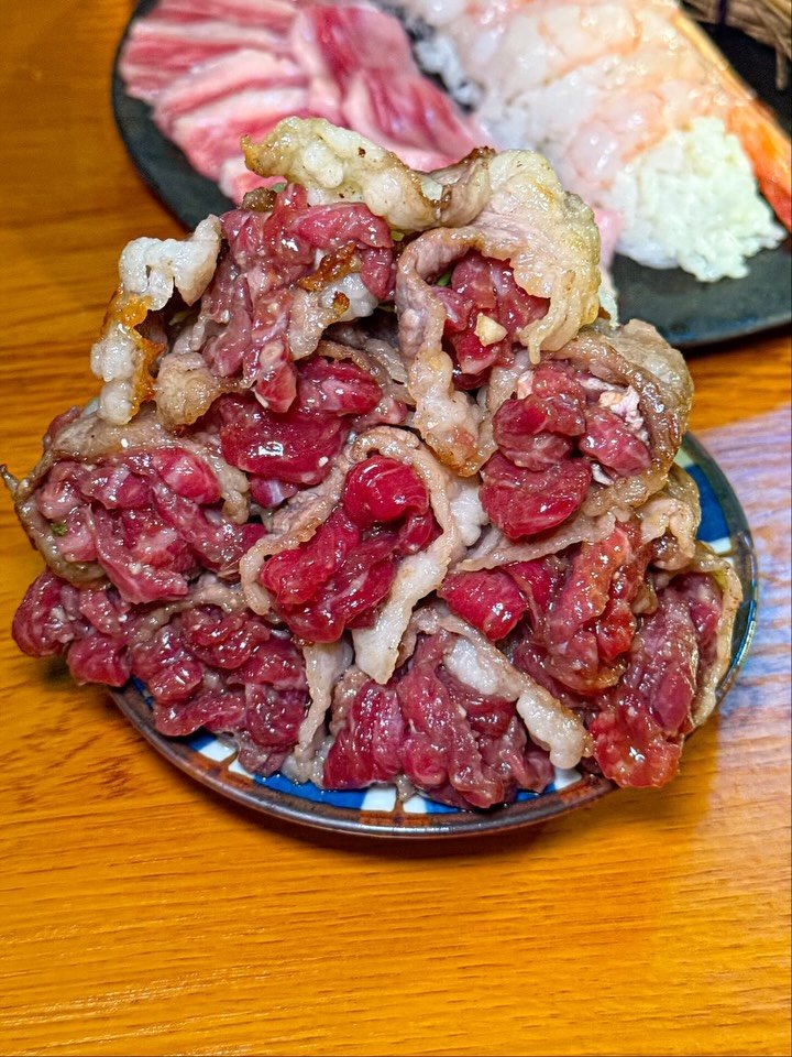 mat.planner 게시물 이미지: 강남에서 난리난 미니화로 올라온 차돌박이에 굽고
고소 촉촉 육회 위에 올려 싸먹는...