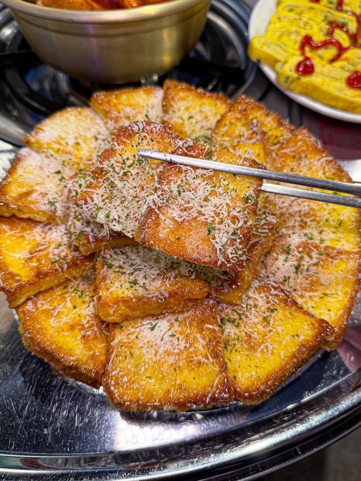 mat.planner 게시물 이미지: 옛날식 계란토스트 좋아한다면 여긴 무조건 저장각,, 계란물 입힌 식빵을 노릇하게...