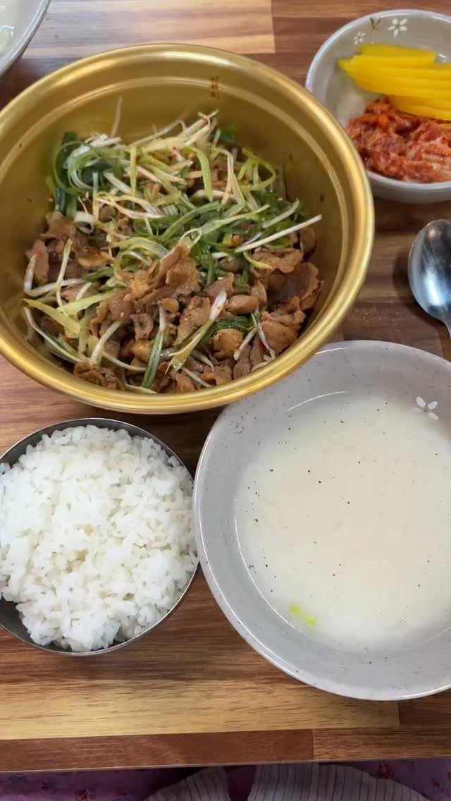 mat_hwa 게시물 이미지: 참고로 양푼이고기볶음 양 장난없습니다

📍바보엄마칼국수
위치: 부산 부산진구...