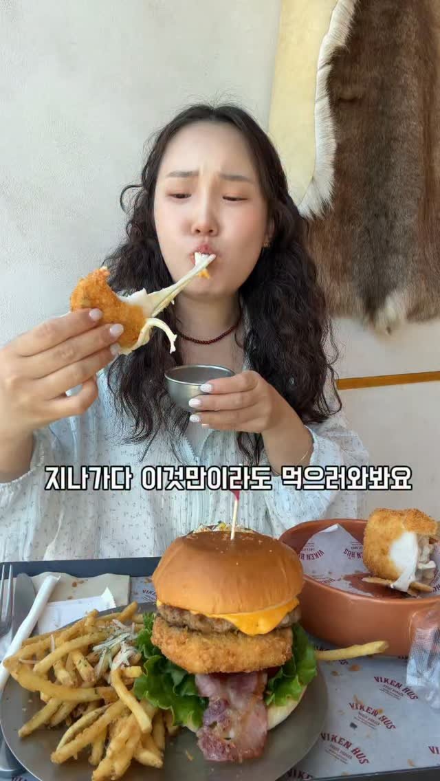 mat_hwa 게시물 이미지: 🍔 부산역에서 또 하나의 먹킥 메뉴 찾았습니다…

씨푸드 수제버거 맛집 비킹후스에서...