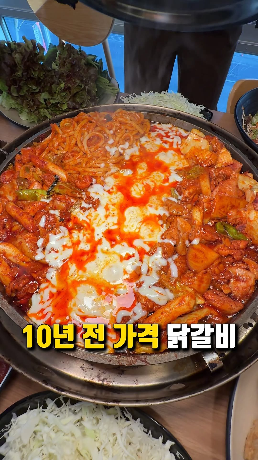 matddori_ 게시물 이미지: 10년 전 가격인 닭갈비?🫢

저는 여기 가고 두번 다신 안 가게...