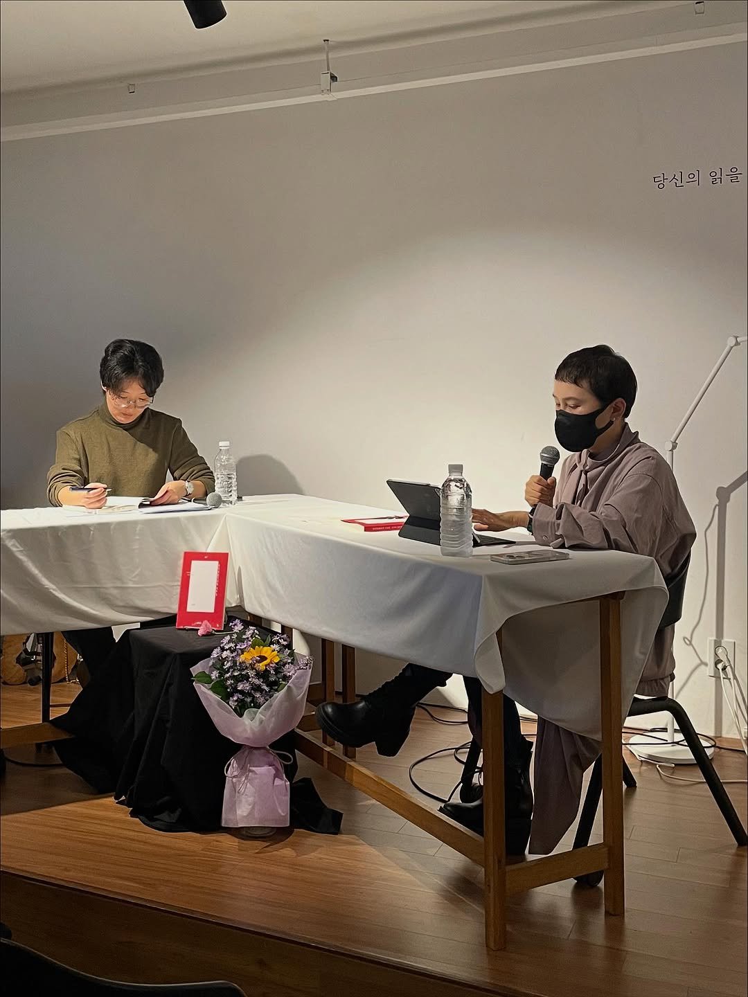 Photo shared by 도서출판 마티 on October 25, 2025 tagging @medusa.ji, and @mark.onthewall. May be an image of studying, table, microphone, office and text that says '남신의 당신의일을 읽을 0'.